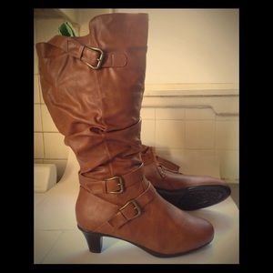 Sz12 women's boot LIKE NEW/UNUSED